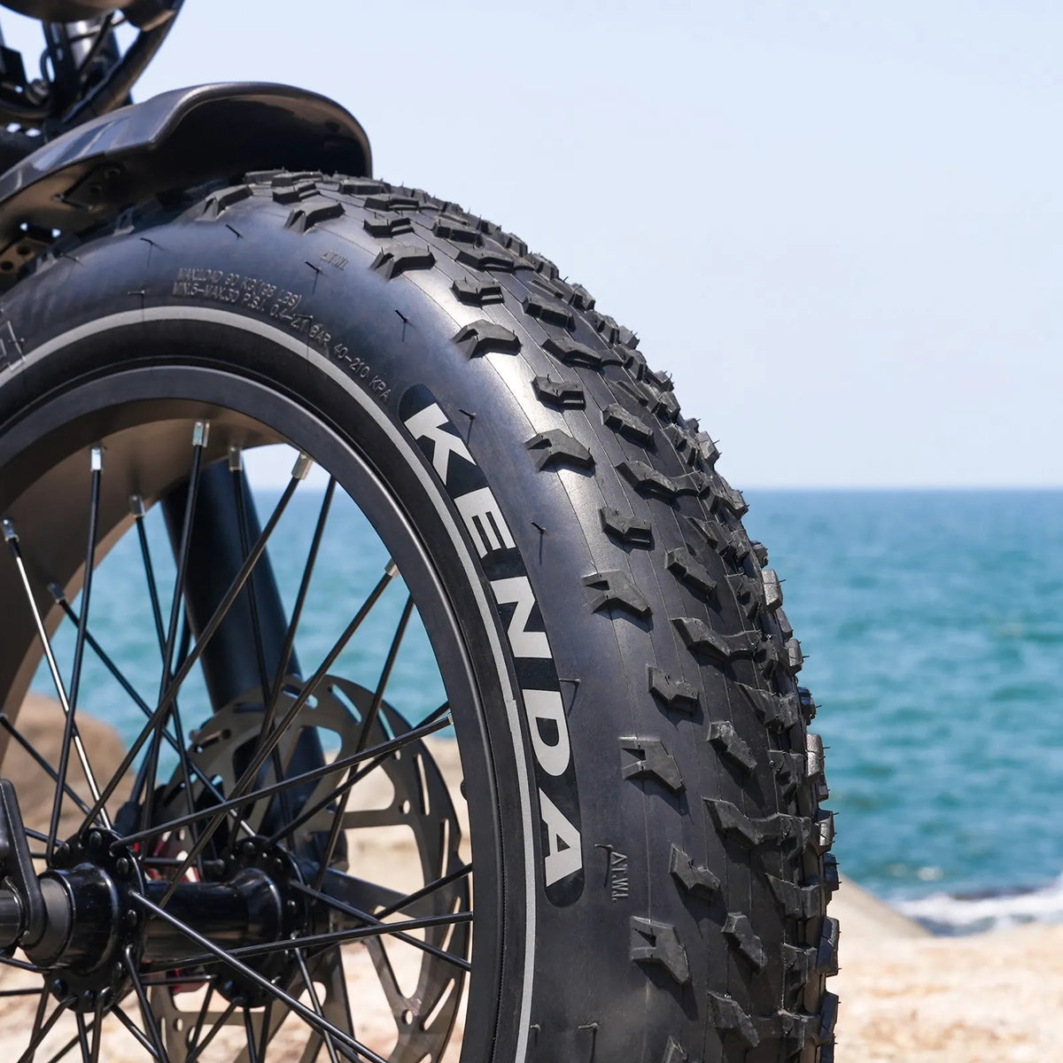 Cybervelo EK6 Max E-Bike | 40Ah, 30+ MPH & 150 Mi Range